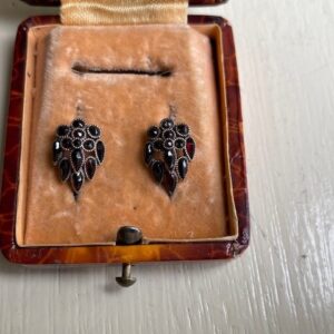 Antiek geelgouden set van broche en oorstekers met granaat 1890 - Afbeelding 3
