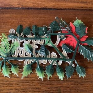 Retro "Vrolijk Kerstfeest" ornament van early plastic in rood en groen 1950 - Afbeelding 2