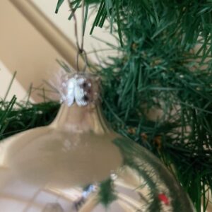 Doos met 6 kerstballen van geblazen glas in zilver 3e kwart 1900 - Afbeelding 4