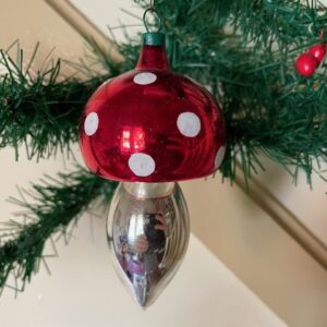 Oude antieke giga grote paddenstoel van dun geblazen glas in rood en wit 1e helft 1900