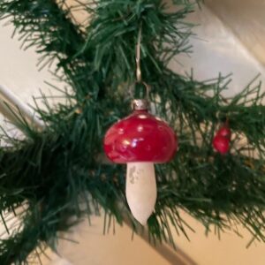 Antieke oude ini mini paddenstoel van dun geblazen glas in rood en wit 1e kwart 1900