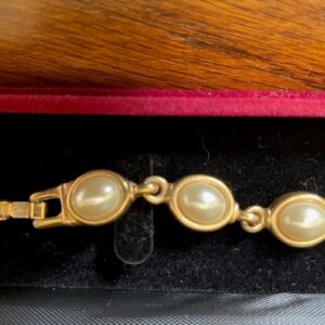 Armband goudkleurig met 8 glanzende ovale bouton faux parels - Afbeelding 5