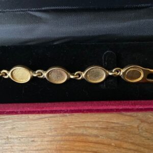 Armband goudkleurig met 8 glanzende ovale bouton faux parels - Afbeelding 8