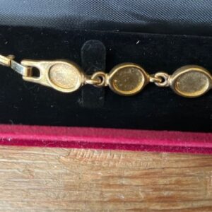 Armband goudkleurig met 8 glanzende ovale bouton faux parels - Afbeelding 9
