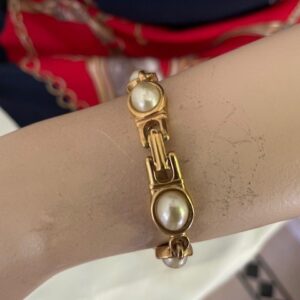 Armband goudkleurig met 8 glanzende ovale bouton faux parels - Afbeelding 4