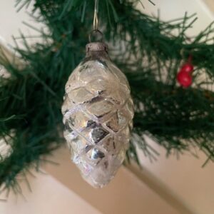 Oude antieke kerstbal een dennenappel van dun geblazen glas in zilver 1e helft 1900 - Afbeelding 3