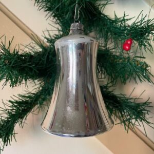 Oude antieke giga grote kerstklok van dun geblazen glas in zilver met patine 2e kwart 1900