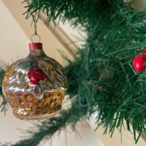 Antieke oude kerstbal een bloemenmand van dun geblazen glas 1e helft 1900