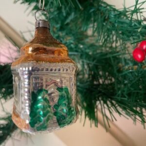 Antieke oude kerstbal een pagode met brandschade 1e kwart 1900