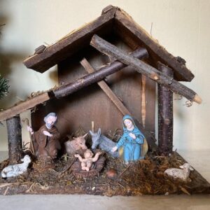 Retro kerststal met 7 early plastic figuurtjes Italie midden 1900